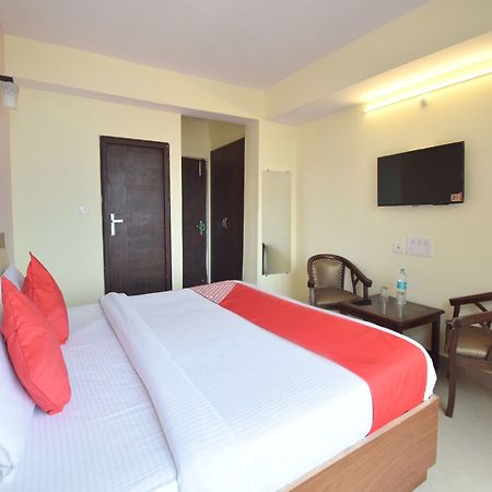 שימלה Oyo 8439 Hotel Howard מראה חיצוני תמונה
