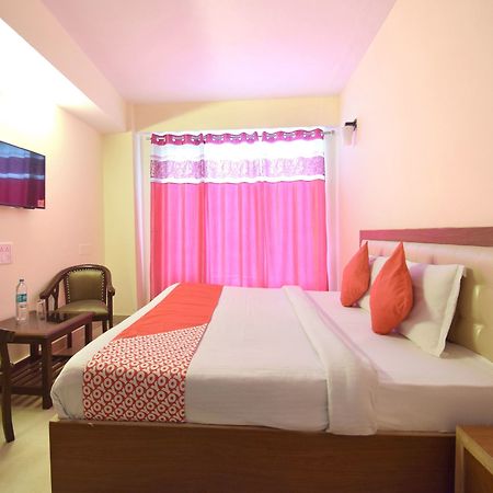 שימלה Oyo 8439 Hotel Howard מראה חיצוני תמונה