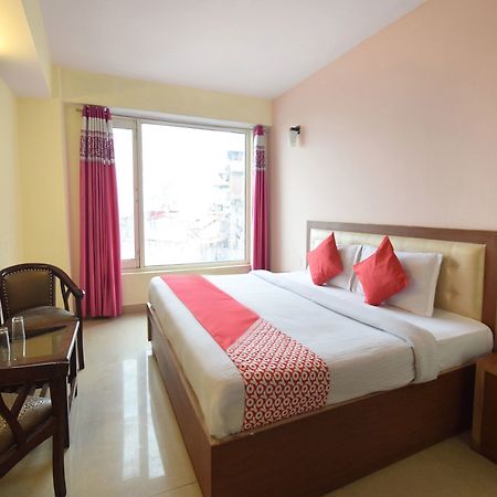 שימלה Oyo 8439 Hotel Howard מראה חיצוני תמונה