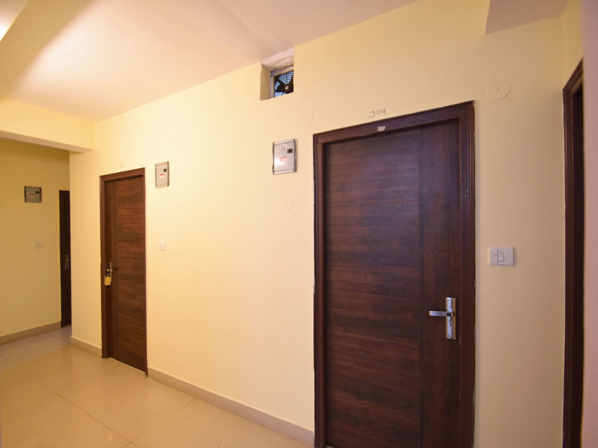 שימלה Oyo 8439 Hotel Howard מראה חיצוני תמונה