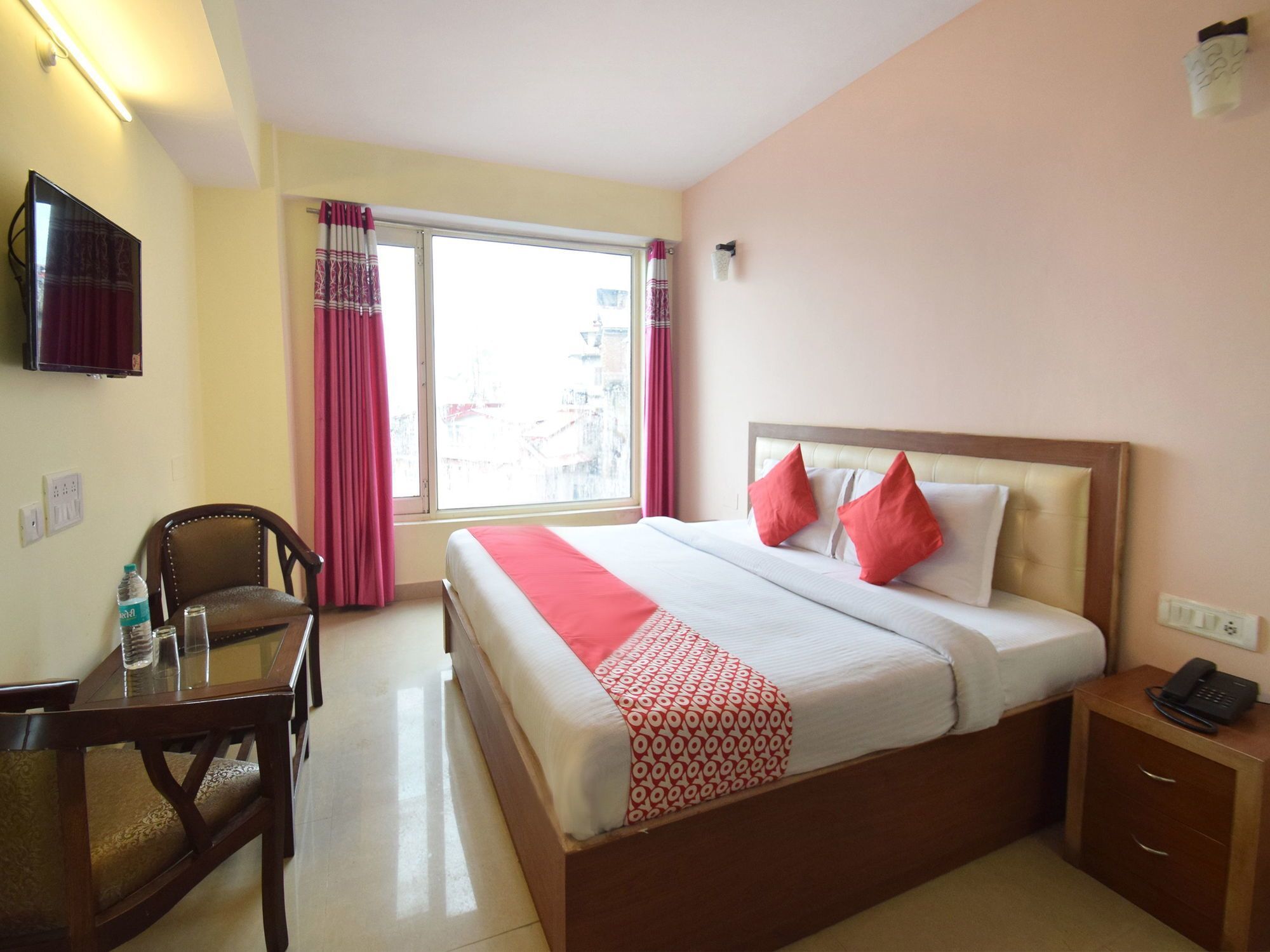 שימלה Oyo 8439 Hotel Howard מראה חיצוני תמונה