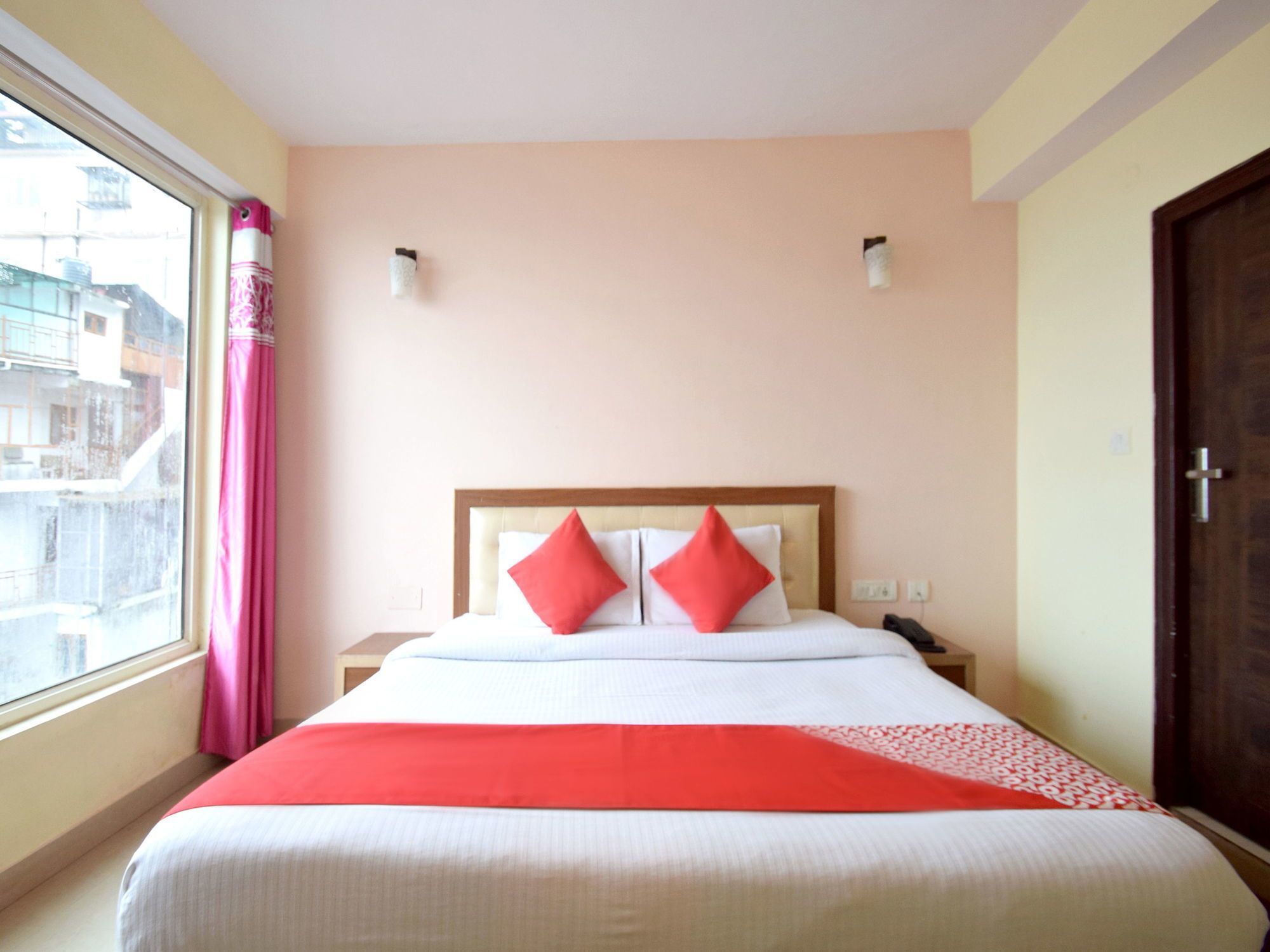 שימלה Oyo 8439 Hotel Howard מראה חיצוני תמונה