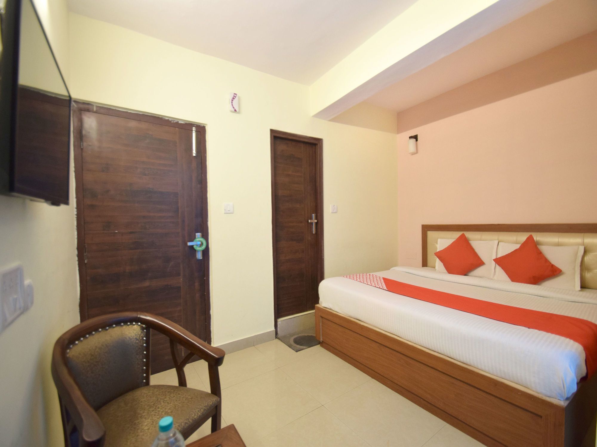שימלה Oyo 8439 Hotel Howard מראה חיצוני תמונה